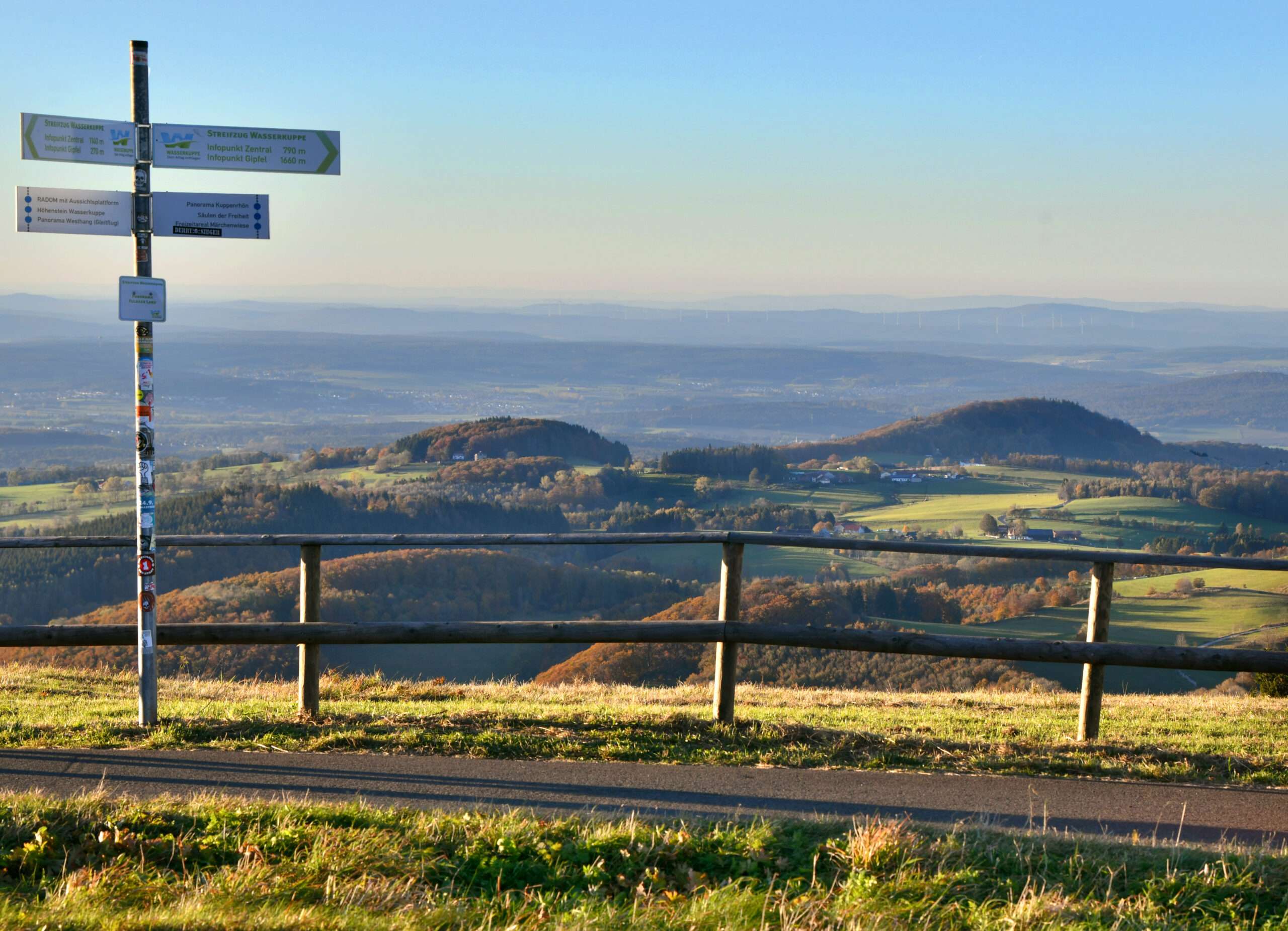 Aussicht Von Wasserkuppe Wanderschilder