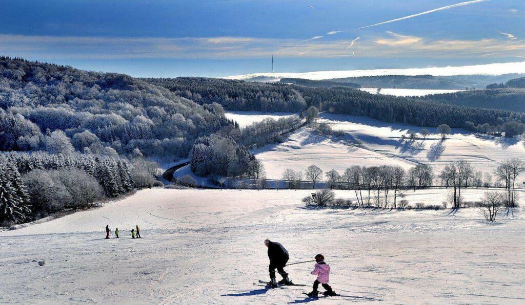 Blick Auf Zuckerfeld Skifahrer2