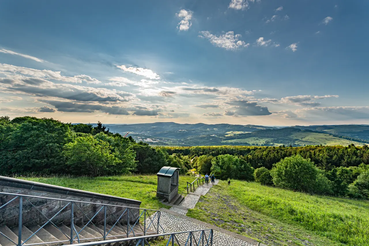 Kreuzberbausblick Sommer