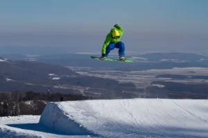 Snowboarder In Luft 300x200